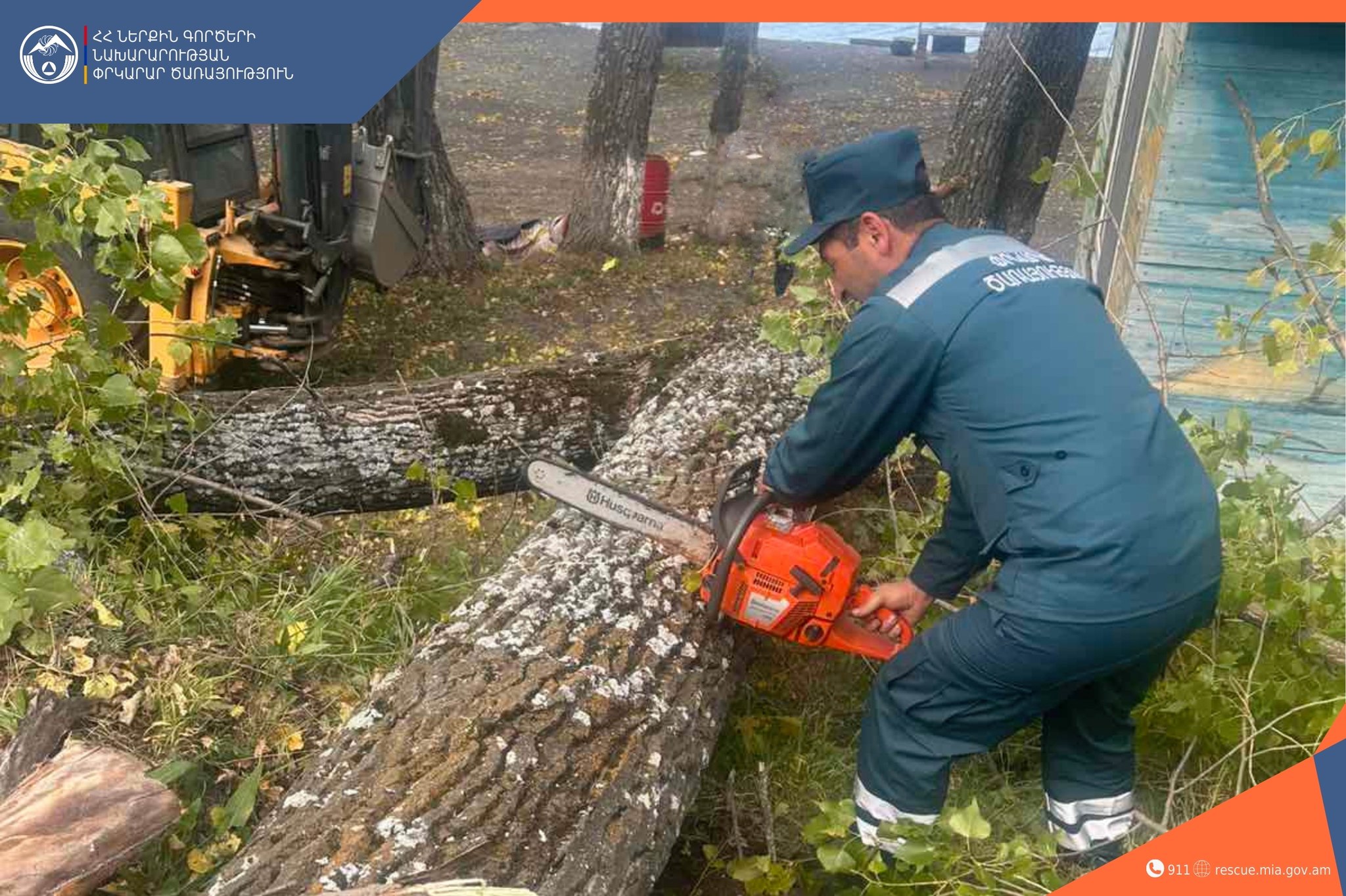 Երևան-Իջևան ավտոճանապարհին ծառը կոտրվել և ընկել է՝ միակողմանի փակելով ճանապարհը