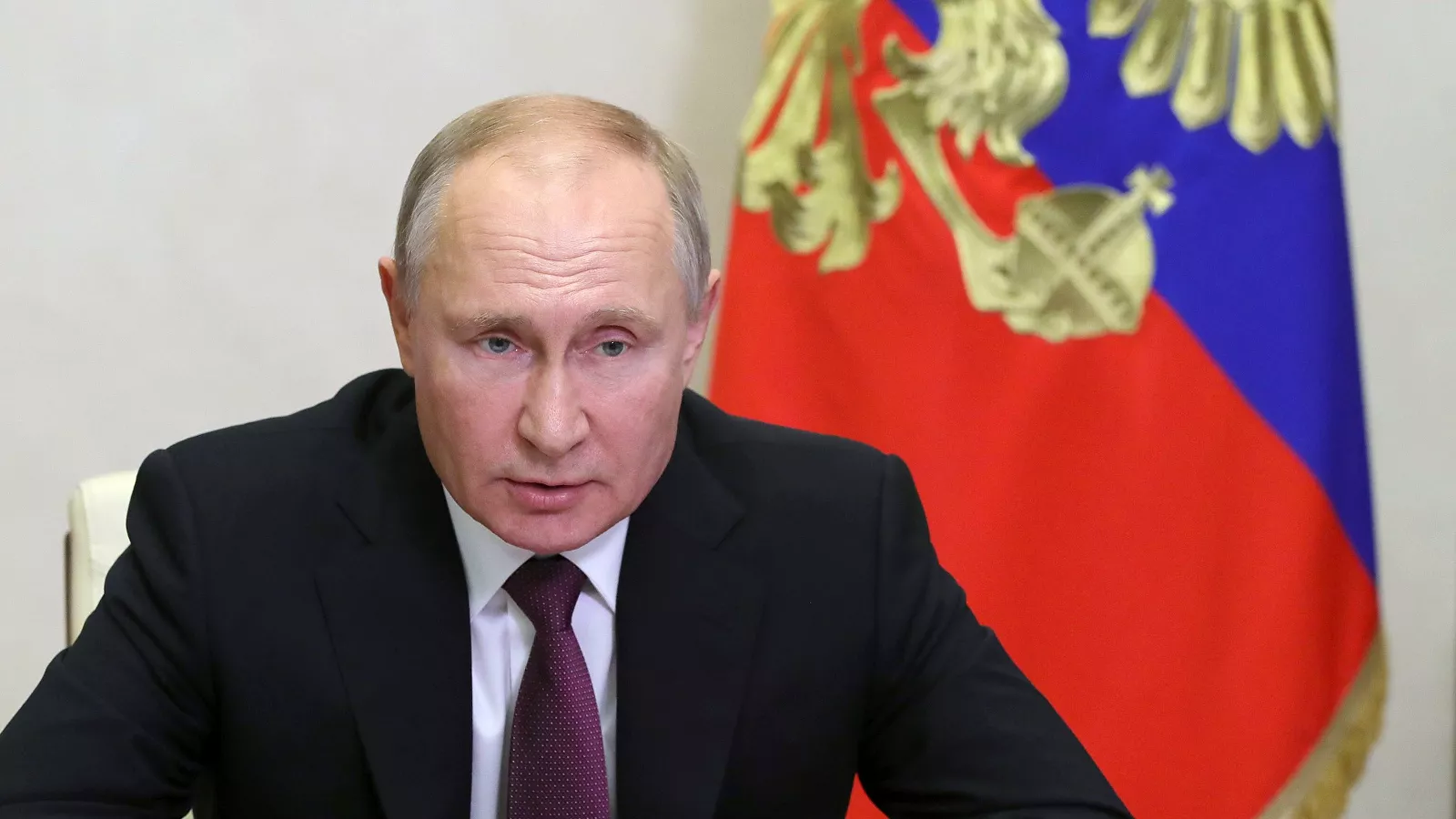 Путин призвал оказать гуманитарную помощь Карабаху