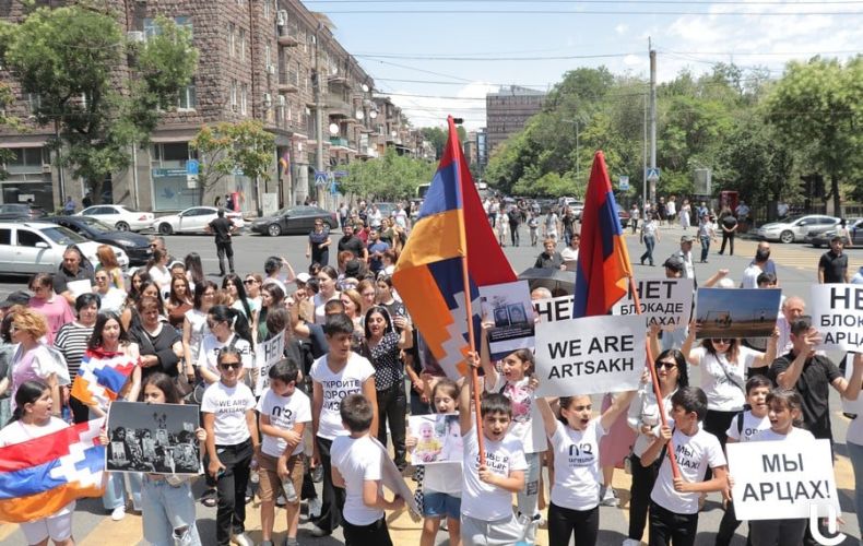 Հայաստանում Արցախի համաժողովրդական շարժմանը միացած «Մենք Արցախն ենք» նախաձեռնությունը կայցելի ՄԱԿ-ի գրասենյակի դիմաց հացադուլ հայտարարած մայրերին