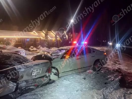 Կոտայքի մարզում «Nissan»-ը բախվել է կայանված «Mercedes»-ին․ 1 հոգի վրաերթի է ենթարկվել