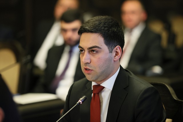 Ինչպես կզգաք, եթե իրավաբանության հետ կապ չունեցող Արփի Դավոյանը դառնա արդարադատության նախարար. Հարց՝ Բադասյանին
