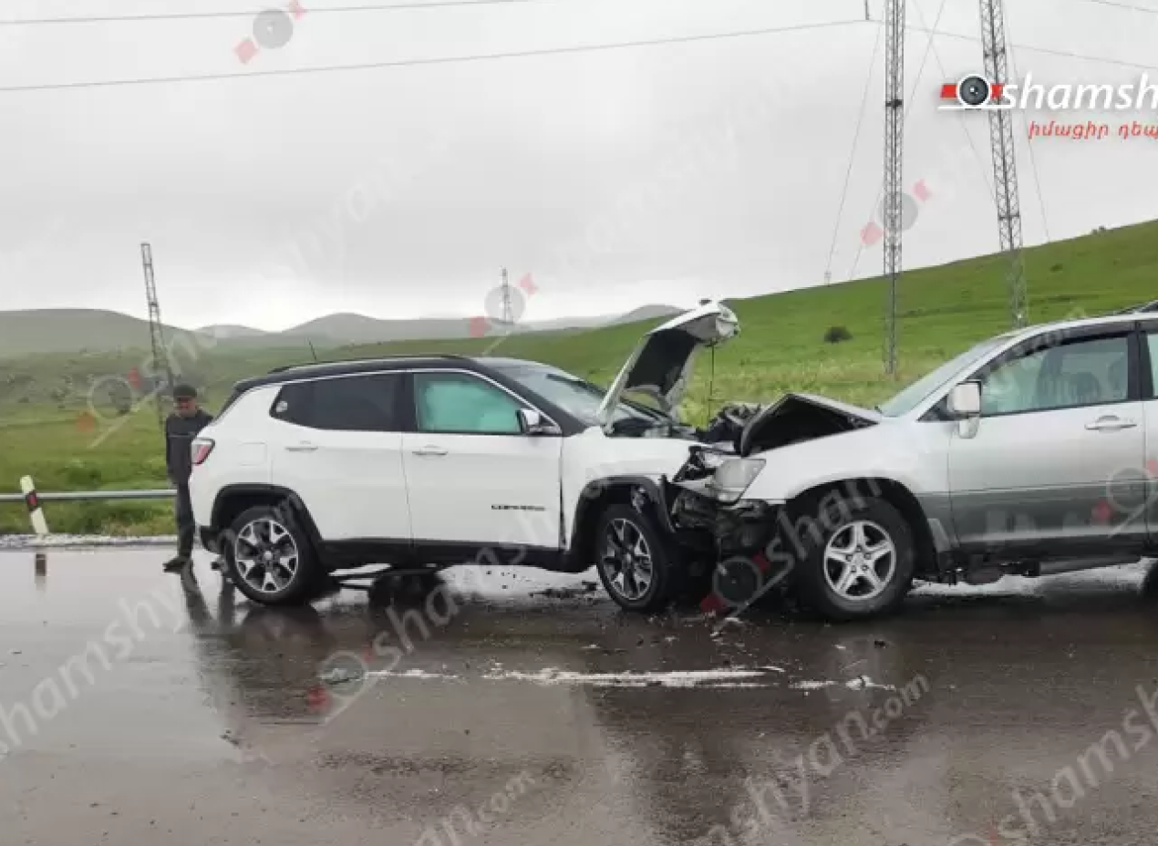 Երևան-Մեղրի ավտոճանապարհին բախվել են «Jeep Compass»-ը և «Lexus»-ը․ կան տուժածներ