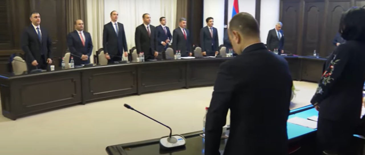 Կառավարությունը մեկ րոպե լռությամբ հարգեց Սպիտակի երկրաշարժի զոհերի հիշատակը