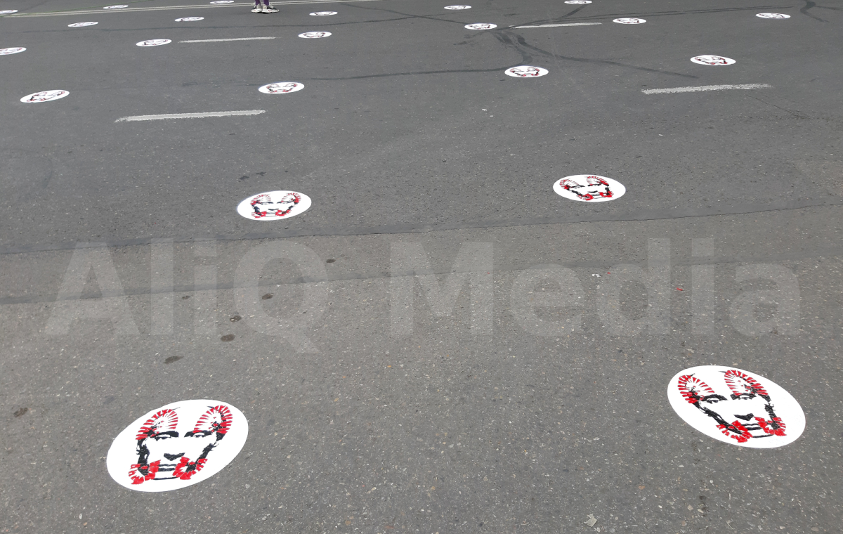 Պուտինին պատկերող պիտակներով գծանշումներ՝ Թբիլիսիի Ռուսթավելի փողոցում (լուսանկար)