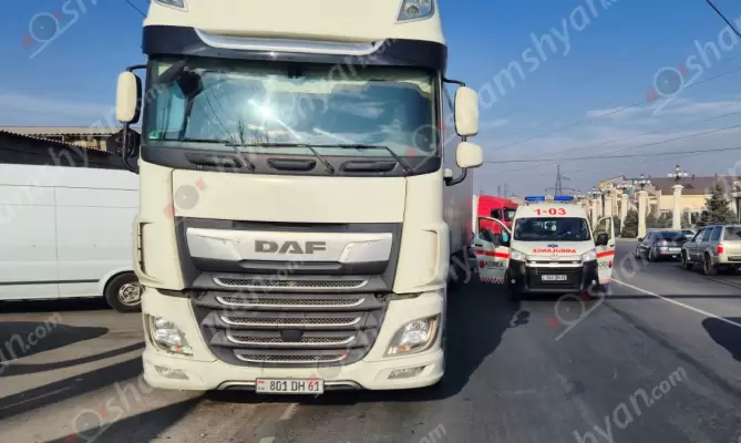 «DAF» բեռնատարը Առինջ մոլի մոտ վրաերթի է ենթարկել հետիոտնին․ վերջինս տեղափոխվել է հիվանդանոց