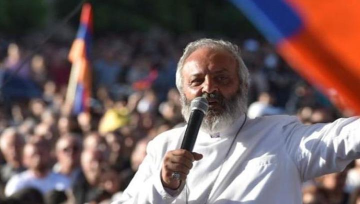 Բագրատ Սրբազանը խոսել է Կաթողիկոսի Հանրապետության հրապարակ գալու մասին