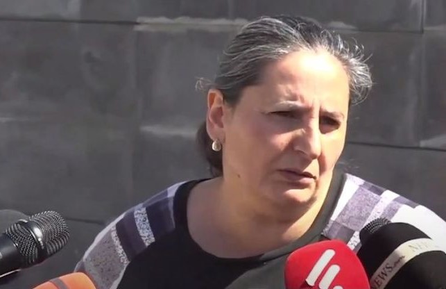 Այսօր պետք է 30 ծնողի ընդունեին, այս թույլիկ մորքուրները, ինչպես թողել ու փախել են պատերազմից, ծնողից էլ փախան. Անհետ կորածի հարազատ