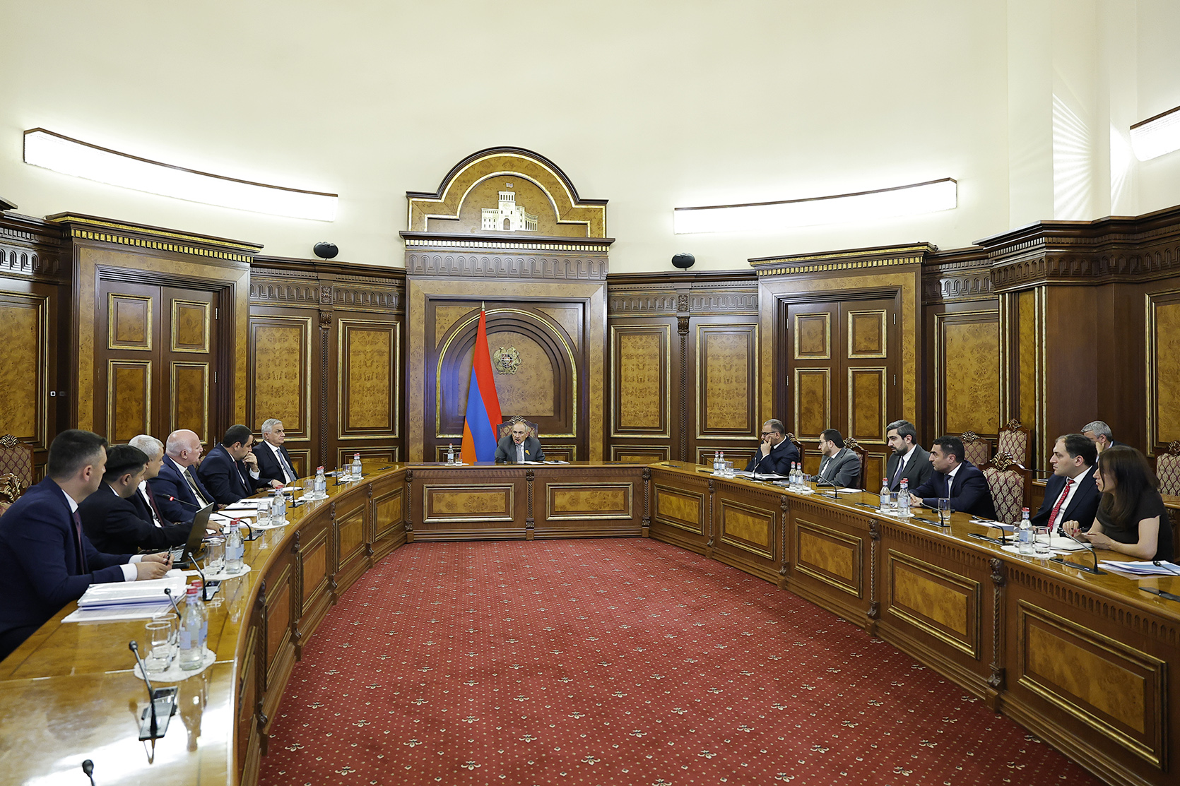Փաշինյանի գլխավորությամբ քննարկվել են Firebird-ի արհեստական բանականության տվյալային կենտրոնի գործունեությանը և ծրագրերին վերաբերող հարցեր