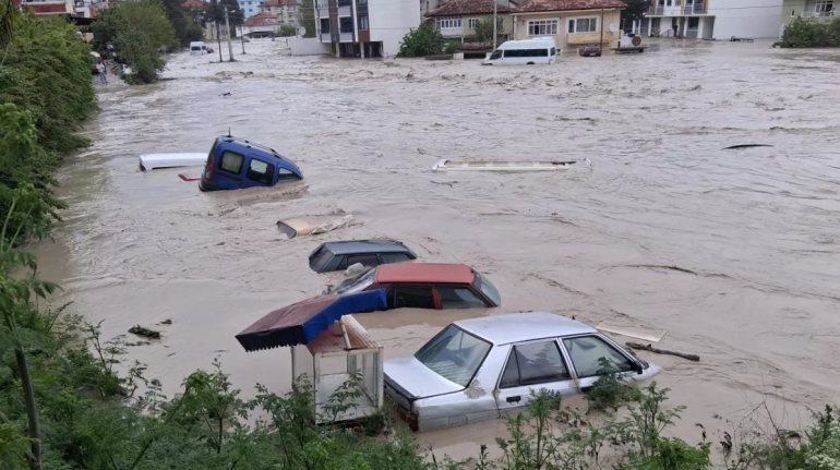 Թուրքիայի Սամսուն քաղաքում հորդառատ անձրևների հետևանքով hեղեղվել են փողոցներ. կան տnւժածներ