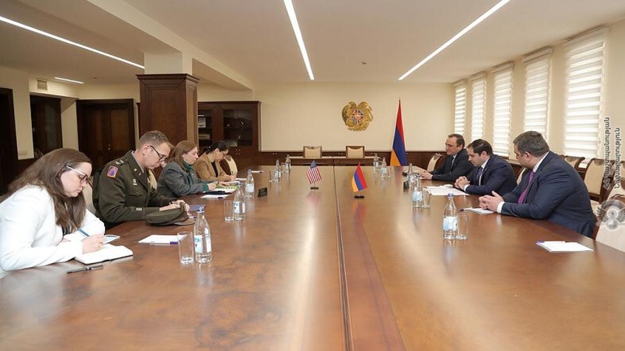 ՀՀ ՊՆ ղեկավարը ԱՄՆ դեսպանին է ներկայացրել հայ-ադրբեջանական սահմանագծին և ԼՂ-ում տիրող իրավիճակը