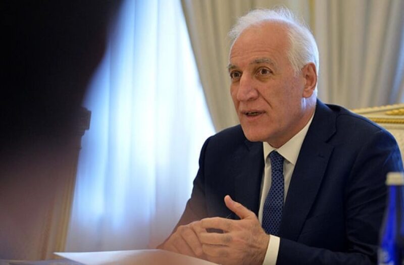 Նախագահ Վահագն Խաչատուրյանը օրենքներ է ստորագրել