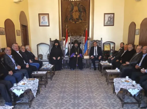 ՀՀ դեսպան Խարազյանին հյուրընկալել են Դամասկոսի Հայոց Թեմի Առաջնորդը և թեմի հոգևոր դասը