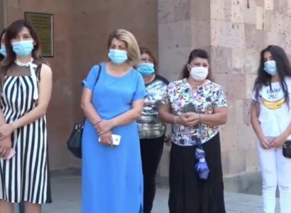 Փոքր Վեդիի երաժշտական դպրոցի մանկավարժներն ու ծնողները դպրոցի տնօրենի փոփոխության դեմ բողոքի ակցիա են իրականացրել
