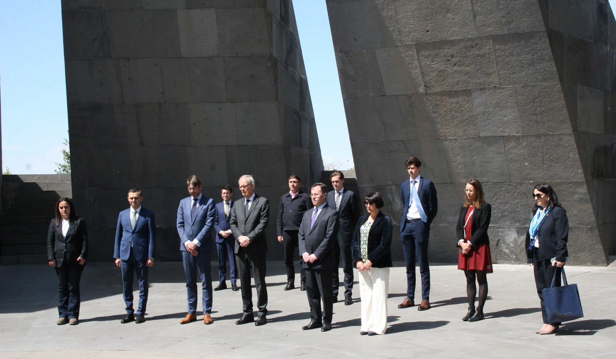 Նիդերլանդների ֆինանսների նախարարն այցելել է Հայոց ցեղասպանության հուշահամալիր