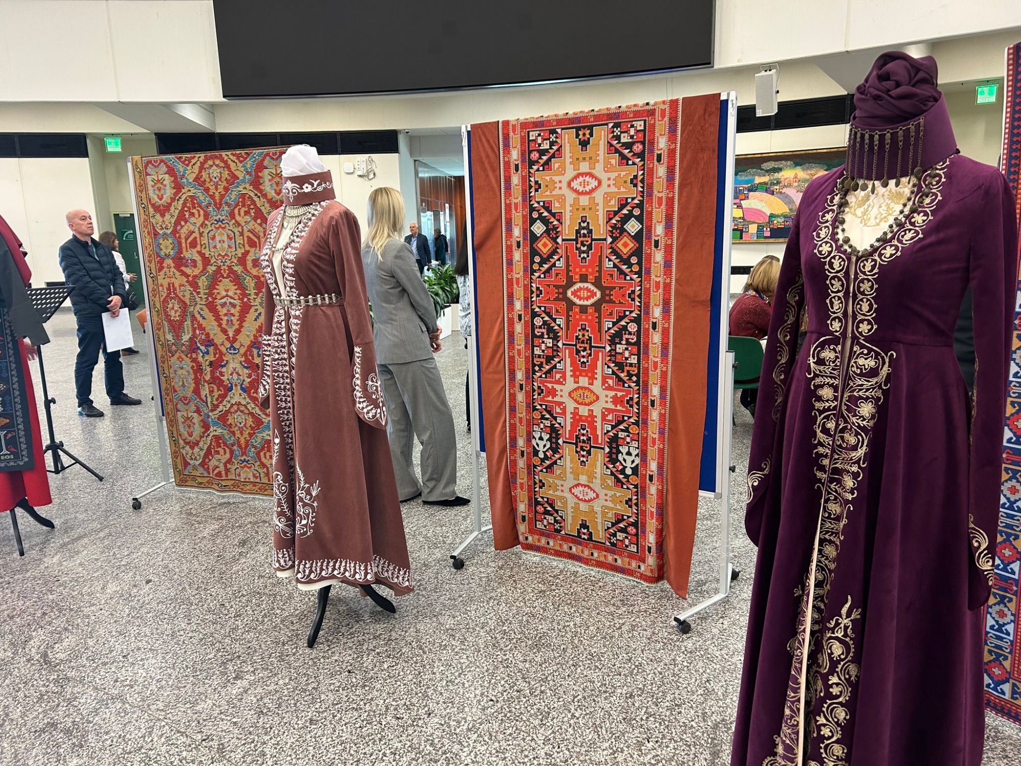 Վիեննայի ՄԱԿ-ի գրասենյակում բացվել է հայկական ավանդական տարազների և գորգերի մեկշաբաթյա ցուցադրություն