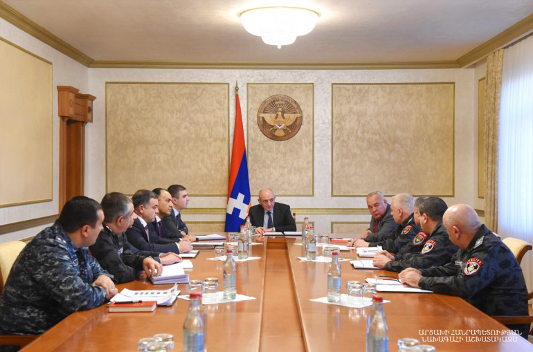 Բակո Սահակյանը խորհրդակցություն է հրավիրել ճանապարհային ոստիկանության աշխատանքներին վերաբերող հարցերի շուրջ