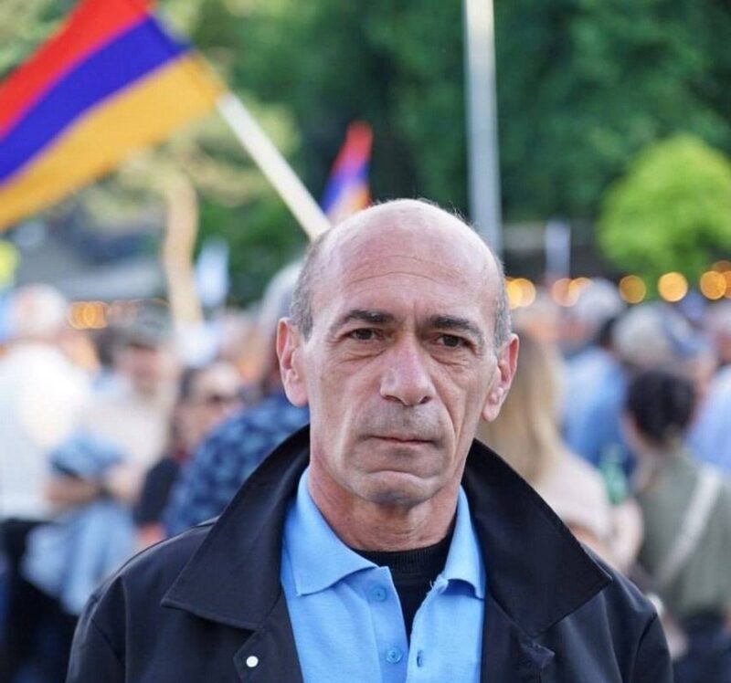 Այսօր իր տնից ձերբակալվել է ՀՅԴ անդամ, հասարակական գործիչ Արա Նախշքարյանը