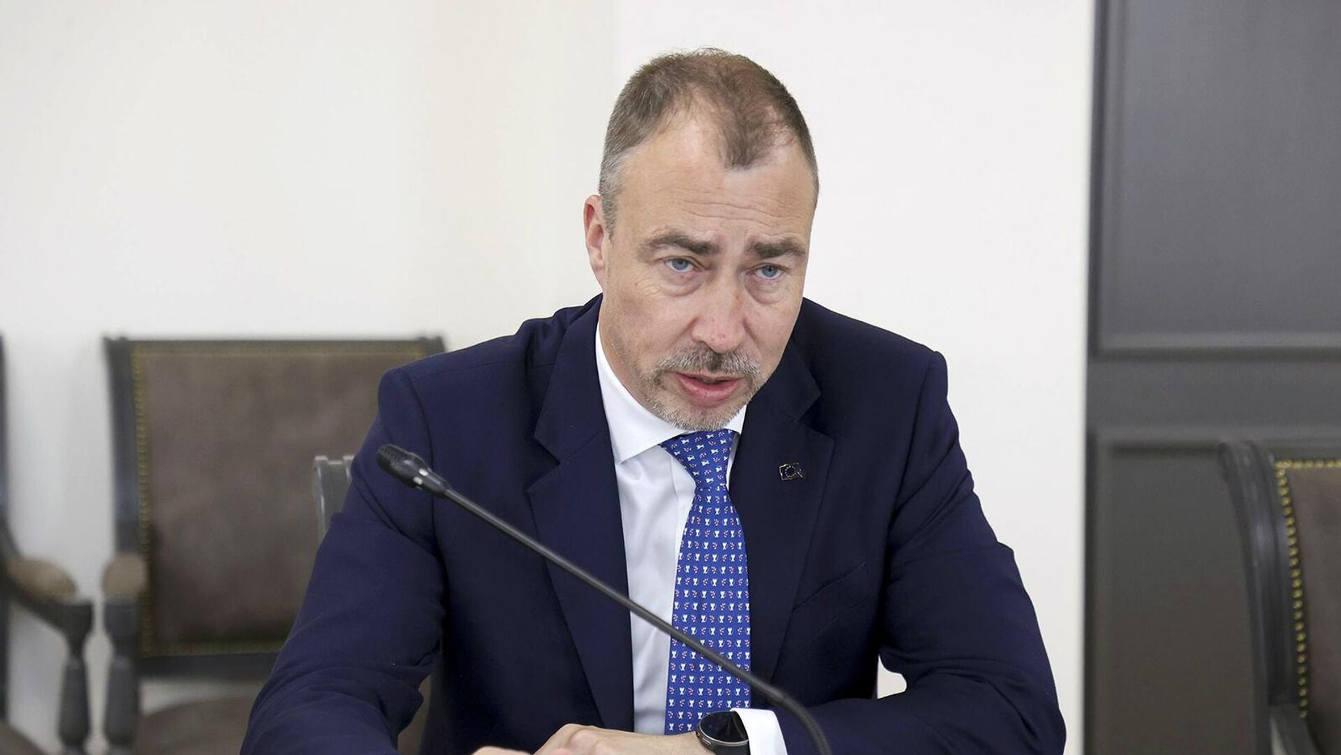 Բորելը Կլաարին ուղարկում է տարածաշրջան՝ իրավիճակի մասին զեկուցելու