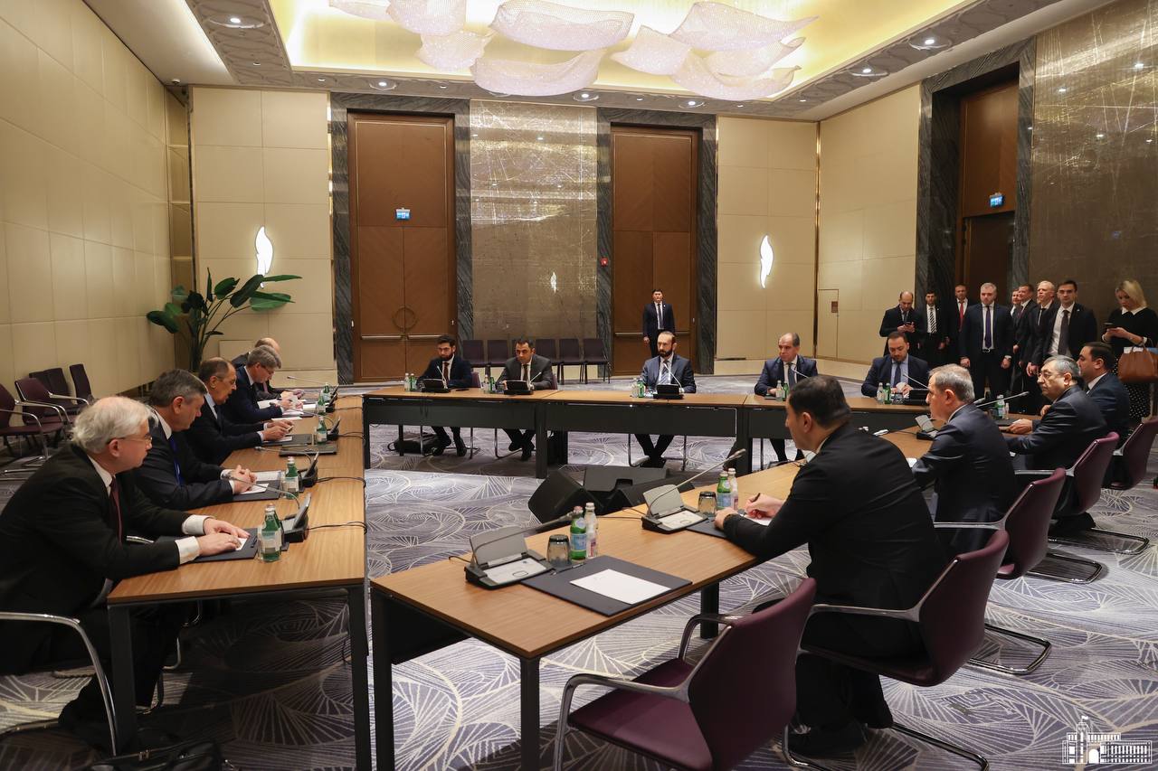 В Астане стартовала встреча министров иностранных дел Армении, Азербайджана и России