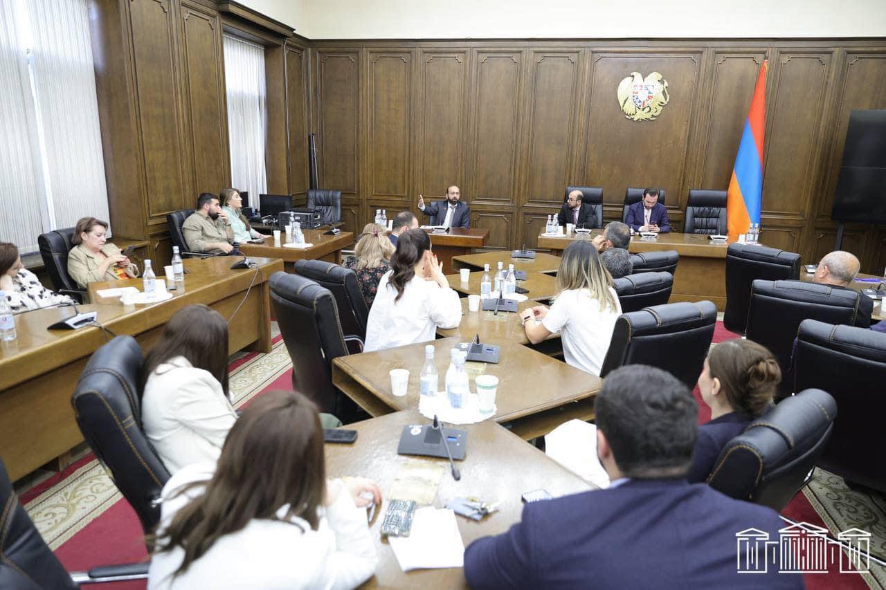 ՔՊ խմբակցությունն ու Միրզոյանը քննարկել են Հայաստան-Ադրբեջան խաղաղության գործընթացը
