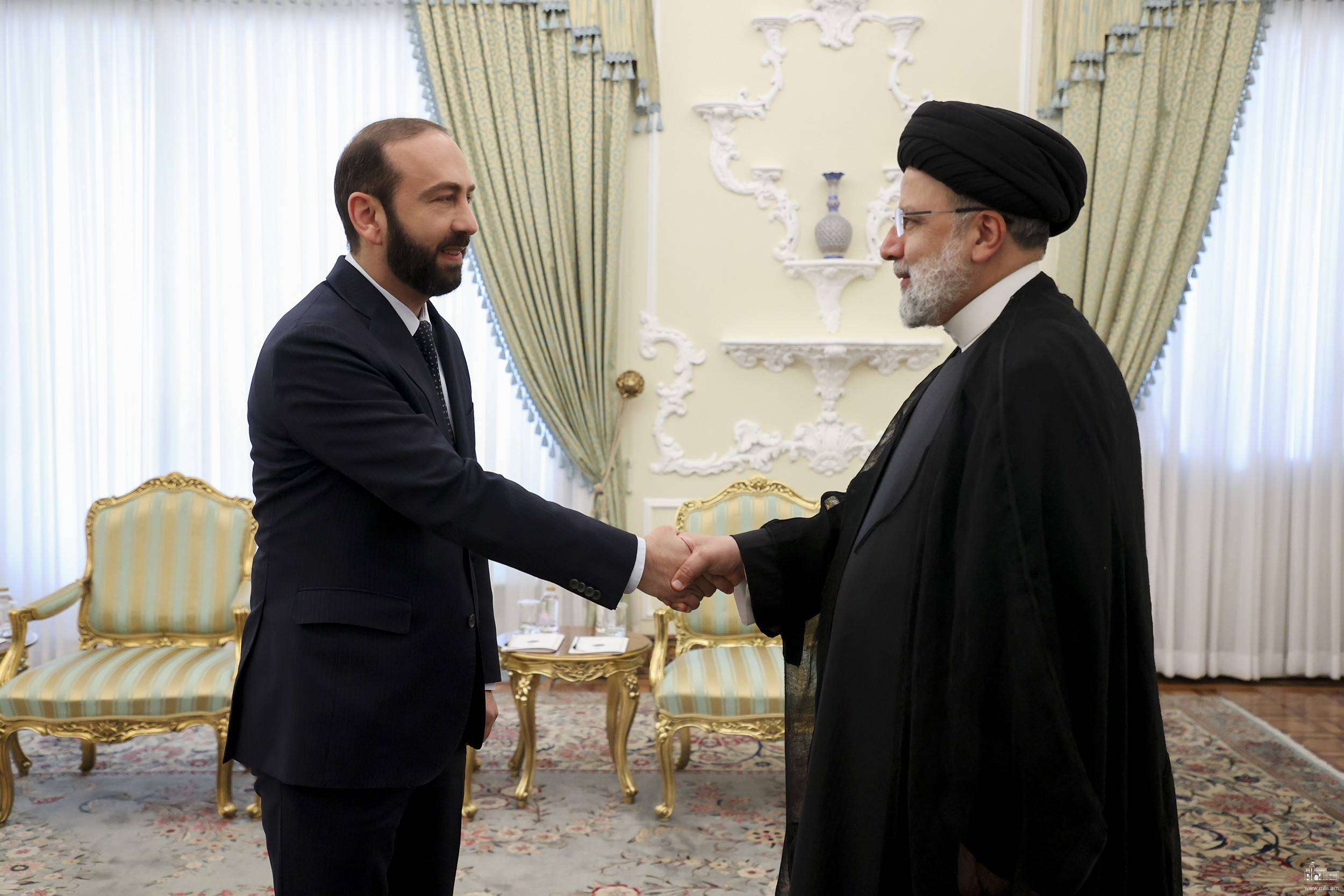 Глава МИД Армении и президент Ирана обсудили вопросы региональной безопасности
