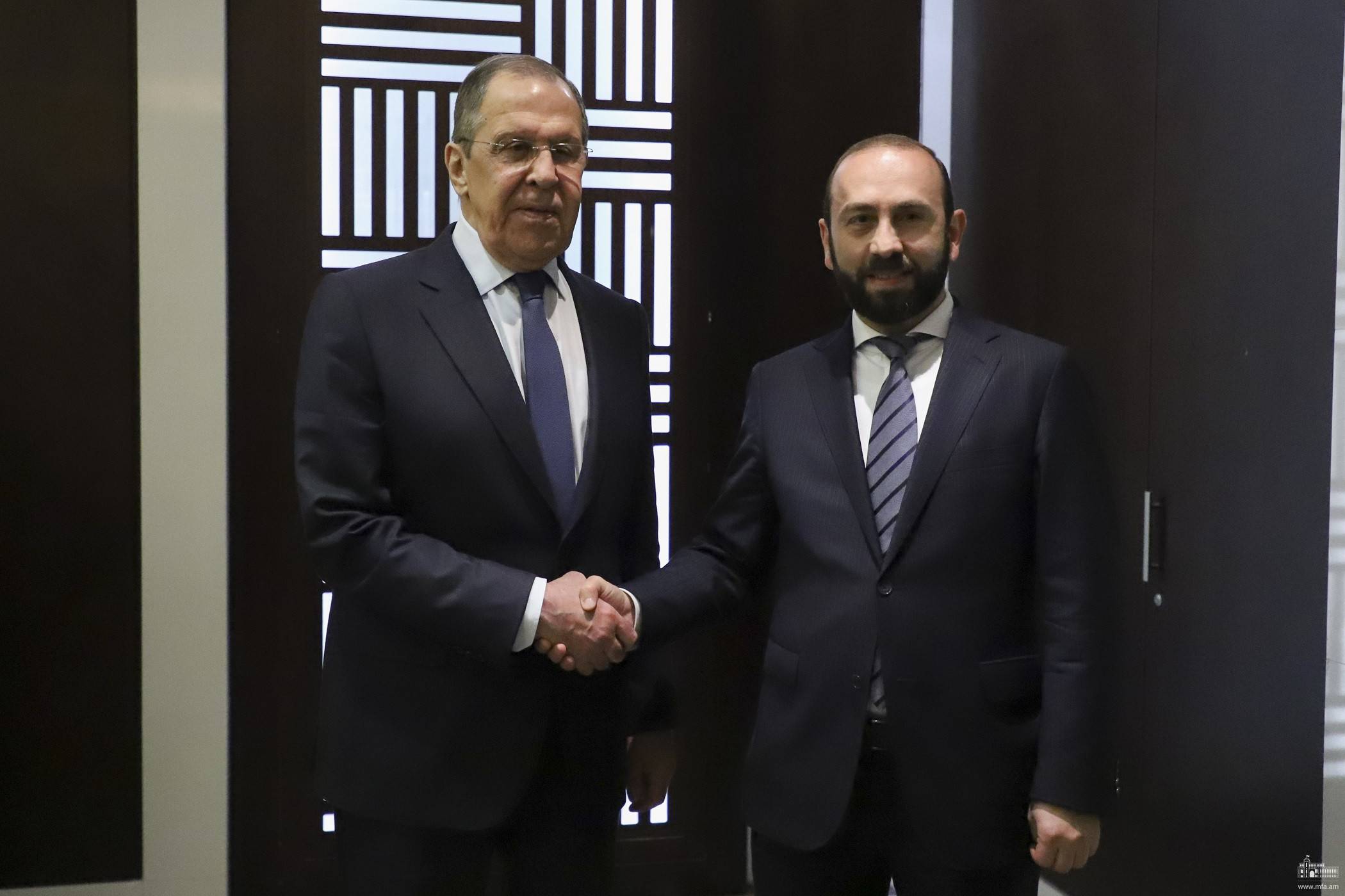 Мирзоян встретился с Лавровым։ обсуждались вопросы, связанные с формированием комиссии по вопросам делимитации и пограничной безопасности между Арменией и Азербайджаном