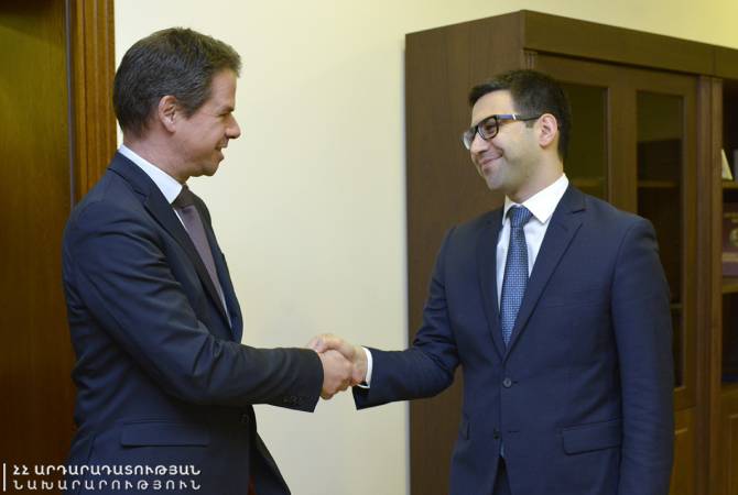 Ռուստամ Բադասյանն ընդունել է Ֆրանսիայի դեսպանին