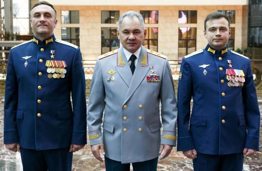 Շոյգուն ՌԴ Հերոսի ոսկե աստղերը հանձնել է Ուկրաինայում հատուկ գործողության մասնակիցներին