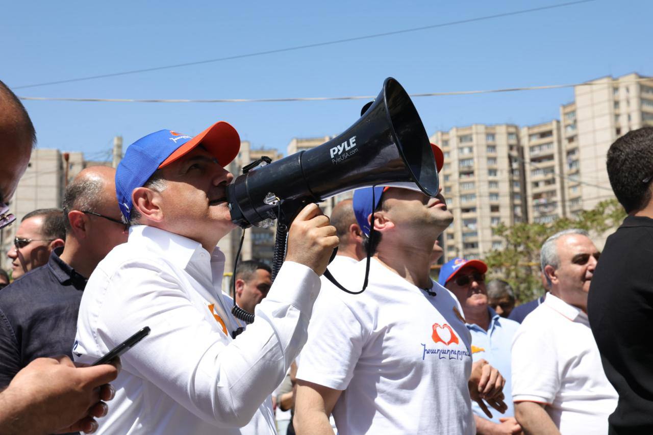 Փաշինյանը հերքել է «Ուժեղ Հայաստան»-ի պնդումները 300 հազար ադրբեջանցիների մասին