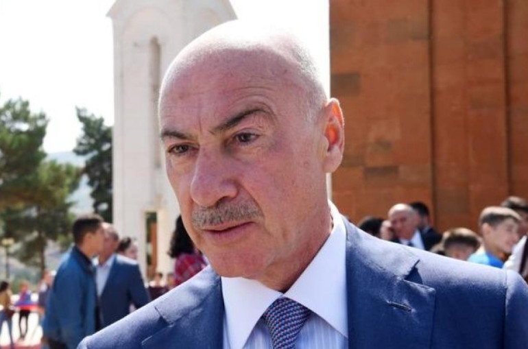 Ես այստեղ եմ, Արցախում եմ, հիմա իրավիճակն ենք քննարկում․ Արկադի Ղուկասյան