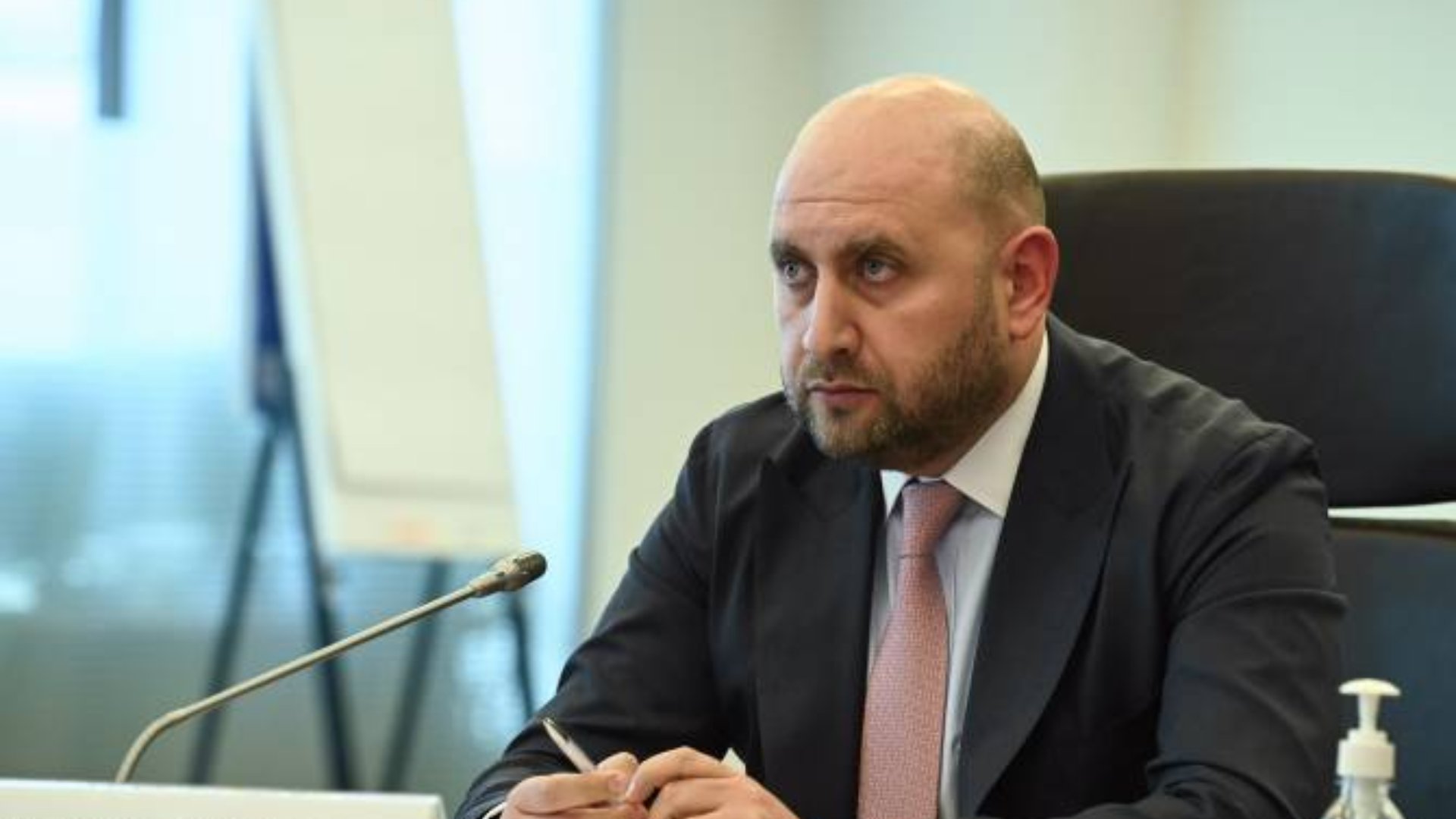 Հայաստանում 6 ամսից ավելի մնալ ցանկացող ռուսների թիվն ավելացել է. Մարտին Գալստյան