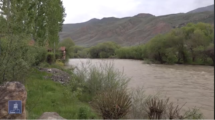 Հակաճգնաժամային 15-րդ միջոցառման շրջանակներում նախատեսվում է ստեղծել գետի ափը պաշտպանող անտառաշերտ (տեսանյութ)
