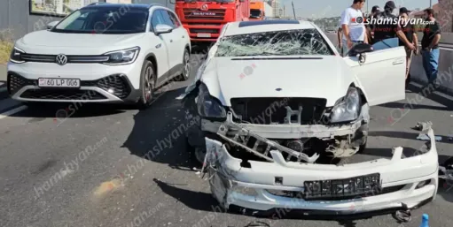 Խոշոր ավտովթար՝ Երևանում. բախվել են «Mercedes CLS 55»-ը, «ԶԻԼ»-ը և «Mercedes Sprinter»-ը