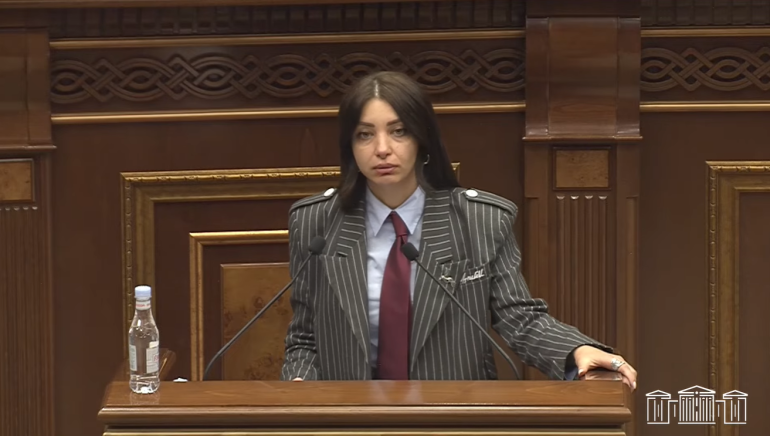 «Ցայտնոտ»-ը դարձավ «ցայտոտն». ՔՊ-ական պատգամավորի լեզվական «վրիպակ»-ը՝ ԱԺ-ում