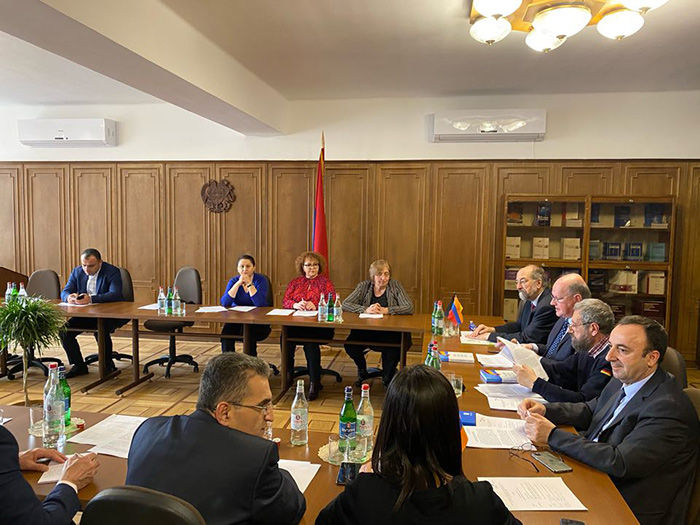 ՍԴ-ում «Սահմանադրության մեկնաբանում» թեմայով քննարկում է տեղի ունեցել