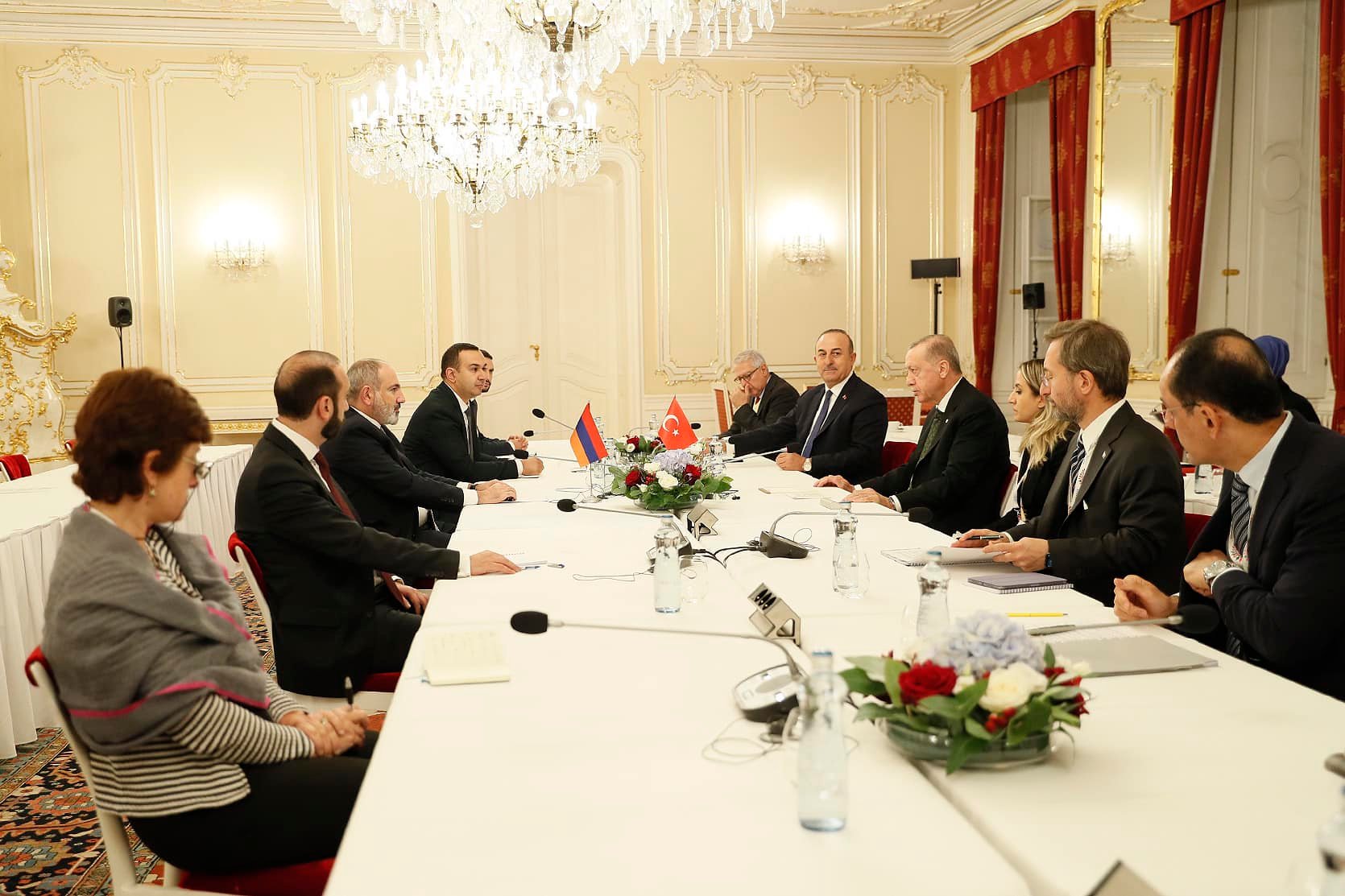 Փաշինյանն իր ու Թուրքիայի նախագահի հանդիպումից տեսանյութ է հրապարակել