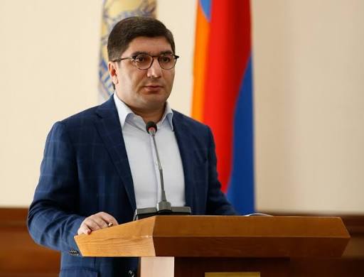 Այսօրվա ո՞ր պետական չինովնիկն է անվտանգության աշխատակիցներով հանդերձ ապրում Վահագնի թաղամասի դղյակում. Մեսրոպ Մանուկյան