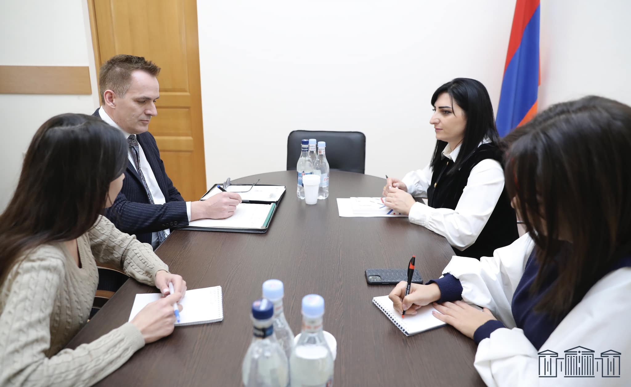 Թագուհի Թովմասյանը հանդիպել է Հայաստանում Շվեյցարիայի դեսպան Լուկաս Ռոզենկրացի հետ