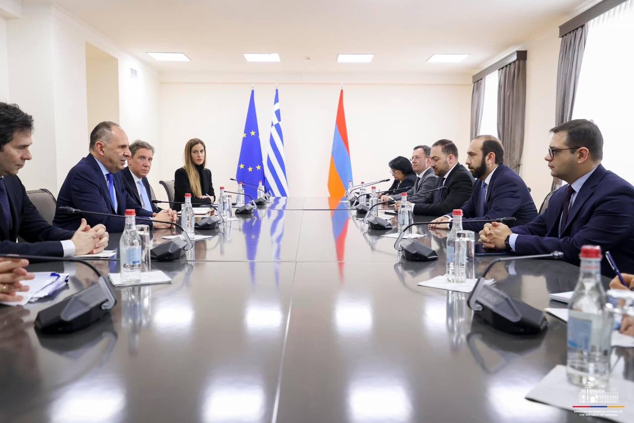 Ընթանում է Հայաստանի և Հունաստանի արտաքին գործերի նախարարների՝ ընդլայնված կազմով հանդիպումը