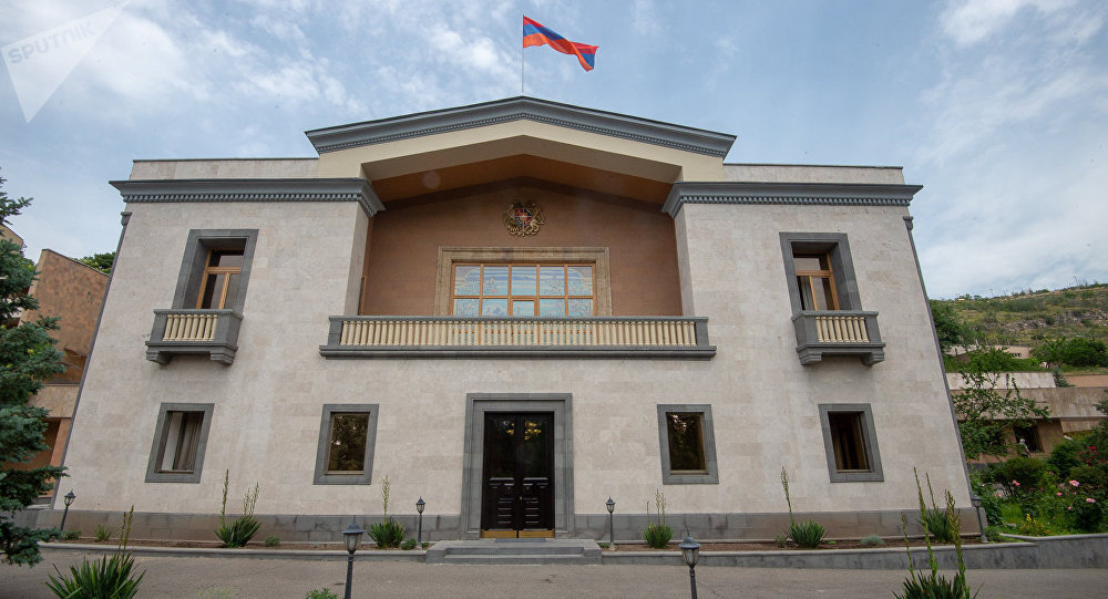 Ակցիայի մասնակիցները որոշեցին Նիկոլ Փաշինյանին դիմավորել նախագահականի մոտ