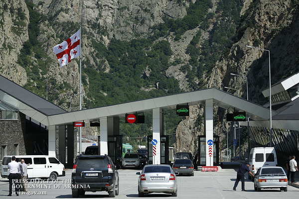 Մեր հայրենակիցները օգոստոսի 30-ից Լարսի անցակետում են. Նաիրա Զոհրաբյան