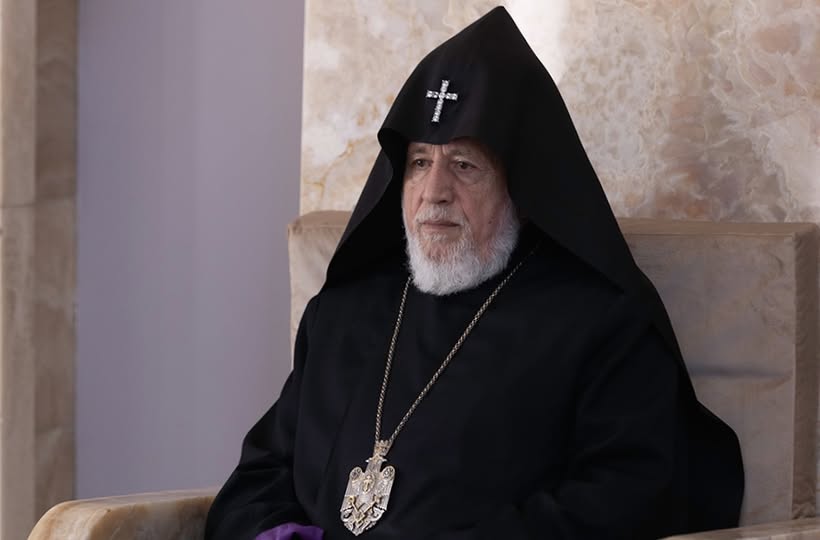 Հայցում ենք, որ Ամենակալն Աստված Իր Սուրբ Աջի հովանու ներքո պահպանի Հայոց բանակի զինվորներին ու հրամանատարական կազմին․ Կաթողիկոս