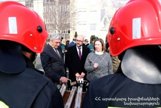 ՀՀ-ում ԱՄՆ դեսպանատունը ԱԻՆ-ին նվիրաբերել է հրդեհաշիջման պարագաներ