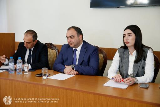 Վահե Ղազարյանը սյունեցիների հետ քննարկել է պարեկներին ու բարեփոխումներին վերաբերող հիմնահարցերը