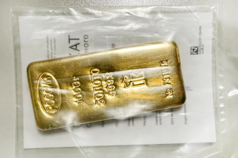 «Զվարթնոց»-ում ՌԴ քաղաքացու մոտ հայտնաբերվել է 1 կգ քաշով մաքսանենգ ոսկեգույն 1 ձուլակտոր, փաստի առթիվ նյութերն ուղարկվել են ՔԿ. ՊԵԿ