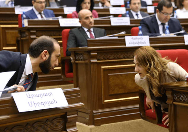 «Իրատես». «Հետքայլի տեղ չունենք` за нами Москва»
