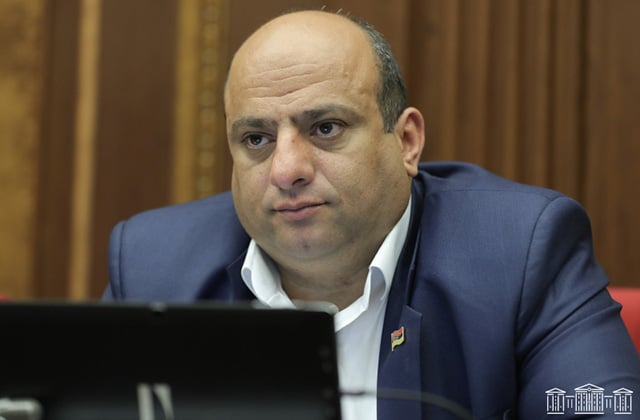 «Դա մեր հայրենիքը չէ, եթե ձերն է, գնացեք, պահեք». Վահե Ղալումյանը՝ լրագրողին