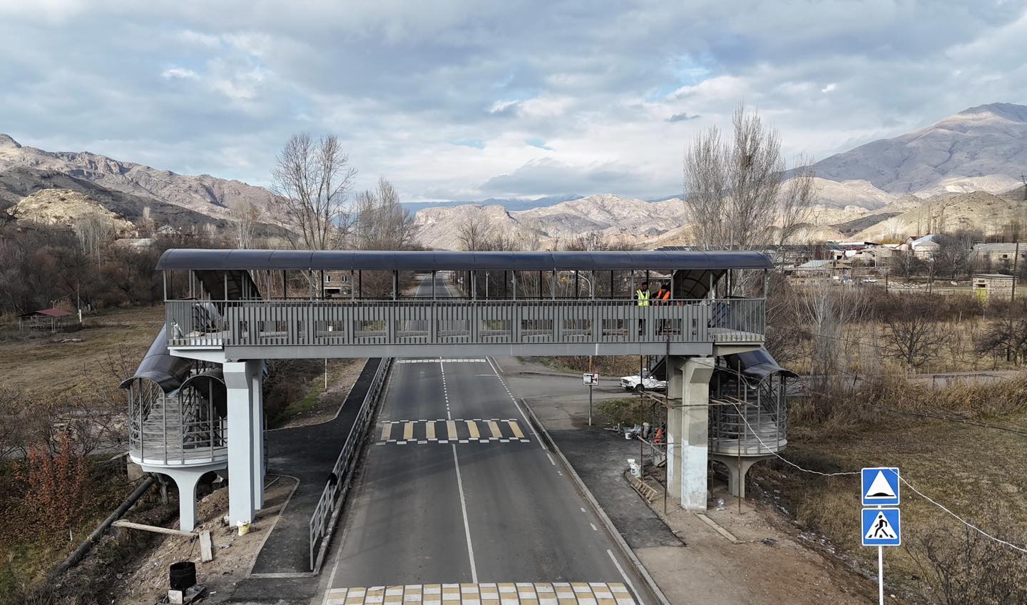 Սևան-Մարտունի-Գետափ ավտոճանապարհի մի հատվածում կառուցվել է վերգետնյա հետիոտնային անցում