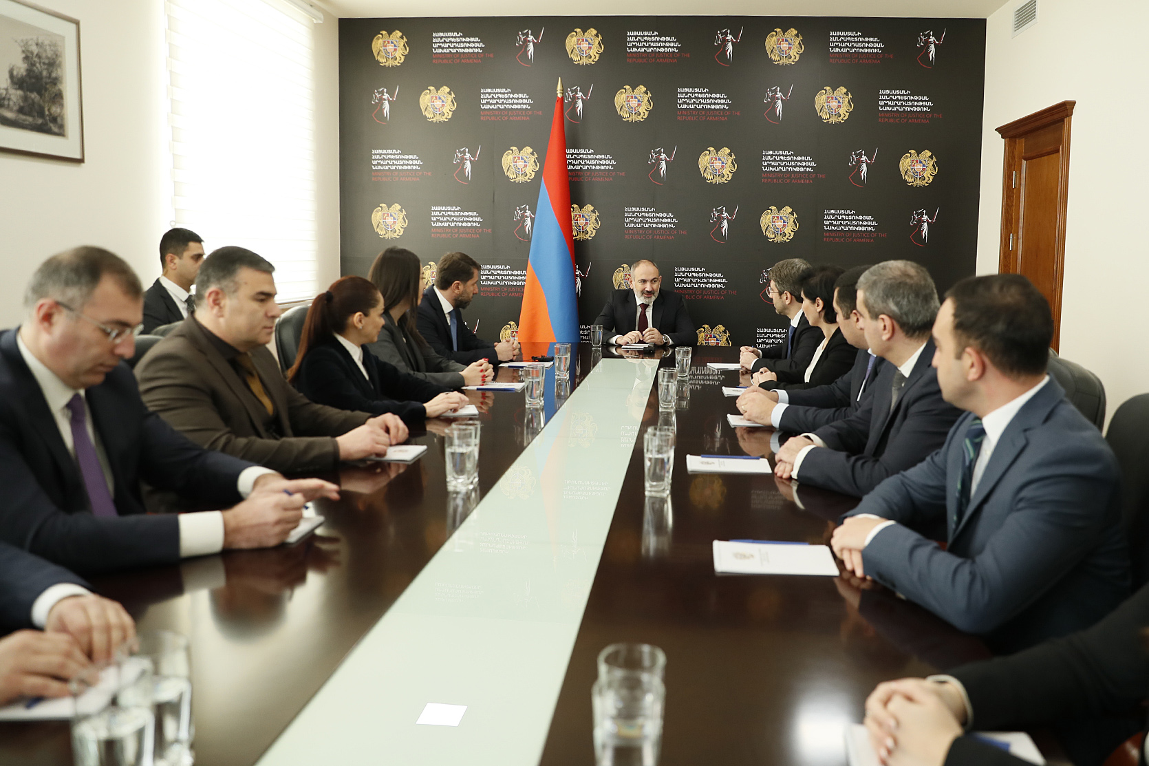 Премьер-министр Пашинян представил аппарату министерства юстиции новоназначенного министра