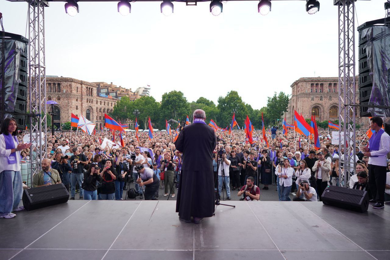Պատգամավորները հունիսի 11-ին նախաձեռնում են արտահերթ նիստ՝ կառավարության հրաժարականի օրակարգով․ Բագրատ Սրբազան